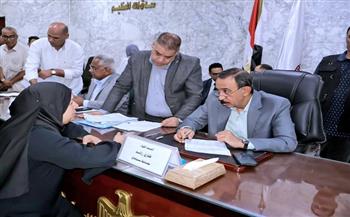محافظ سوهاج يعقد اللقاء الجماهيري الأسبوعي ويوجه بسرعة الاستجابة لمطالب المواطنين
