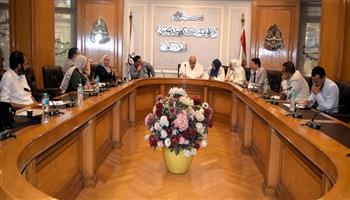 التأمينات الاجتماعية تبحث مع غرفة القاهرة تحديات قطاع حراسة المنشآت ونقل الأموال