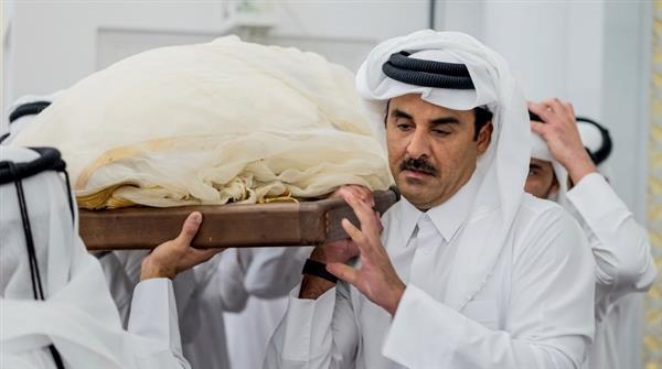 أمير قطر يتلقى التعازي في وفاة الأمير الوالد الشيخ حمد بن خليفة آل ثاني