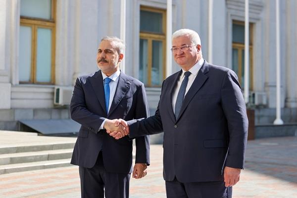وزير خارجية تركيا يزور أوكرانيا غدًا لتعزيز الشراكة الاستراتيجية بين البلدين