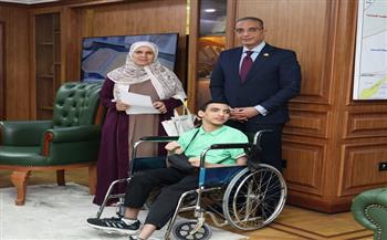 محافظ الجيزة يلتقي عددًا من المواطنين من ذوي الهمم ويوجه بتوفير فرص عمل مناسبة لهم