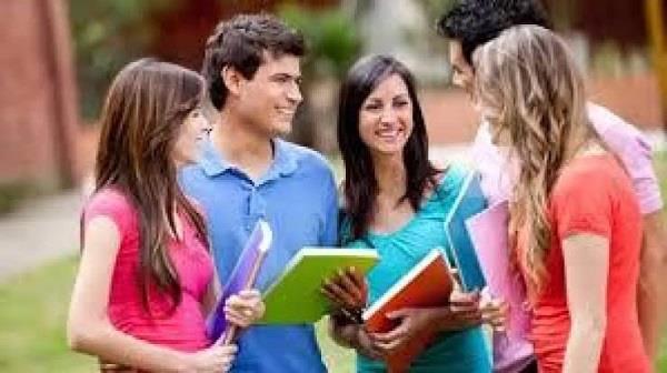 هل تجدين صعوبة في الكلام مع الآخرين؟.. خطوات تساعدك على التحدث دون خجل