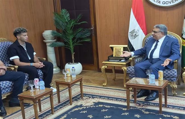 محافظ الدقهلية يستقبل إمام عاشور لتكريمه بعد إنجاز المنتخب الوطني