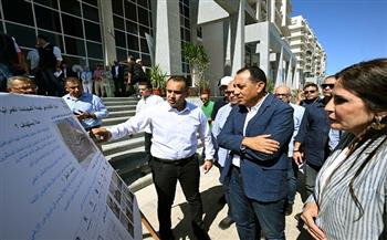 رئيس الوزراء يتفقد مشروع الحي اللاتيني ضمن جولته بمشروعات مدينة العلمين الجديدة