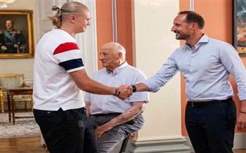 ملك النرويج وولي العهد يستقبلان منتخب النرويج بعد إنجاز كأس العالم 2026