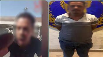 ضبط سائق ميكروباص ظهر في فيديو يسب قائد سيارة ويقوم بإشارات خادشة بالقاهرة