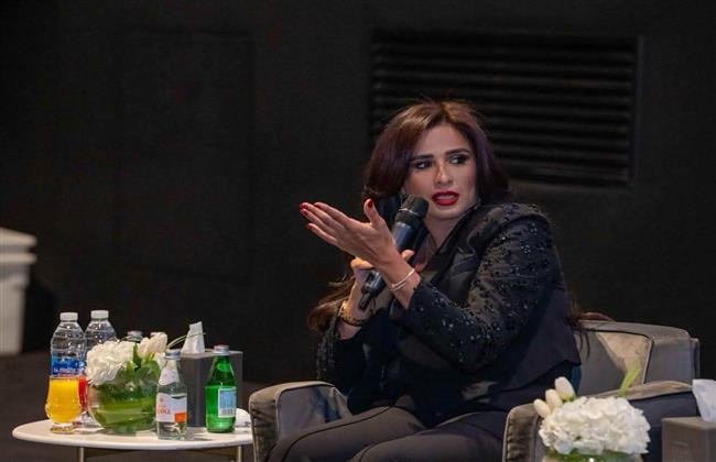 ياسمين عبد العزيز تروج للعرض العالمي الأول لـ«خلي بالك من نفسك» في الكويت