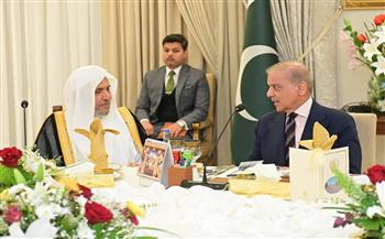 رئيس الوزراء الباكستاني يبحث مع أمين رابطة العالم الإسلامي قضايا إسلامية ودولية 