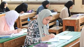  طلاب الثانوية العامة بسوهاج يؤدون آخر امتحانات العام وسط رقابة مشددة 