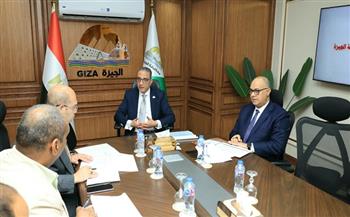 محافظ الجيزة يتابع خطط العمل ونسب إنجاز المشروعات بمركز الصف