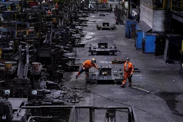 الحكومة البريطانية تضع "بريتيش ستيل" تحت الملكية العامة لحماية الصناعة
