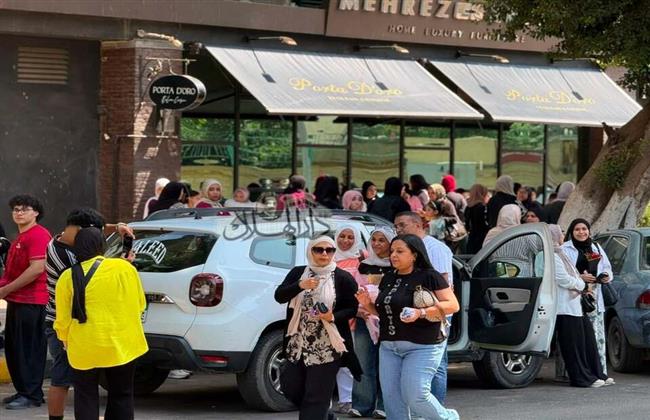 آخر يوم في ماراثون الثانوية العامة.. الورود والفرحة بين الطلاب وأولياء الأمور بعد انتهاء الامتحانات (صور)