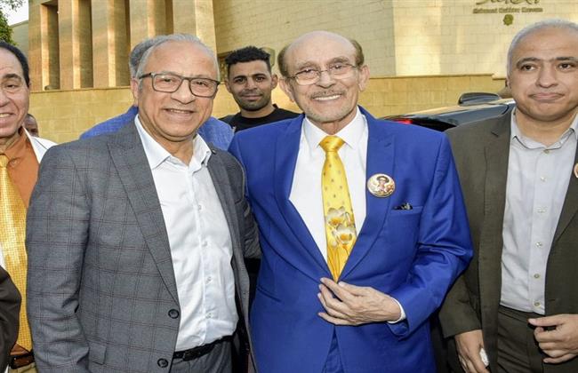 "لغة الفن بلا حدود".. مبدعو العالم يجسدون مسيرة محمد صبحى بريشة الكاريكاتير