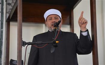نائب رئيس جامعة الأزهر للوجه القبلي يلقي خطبة الجمعة بعنوان «حق الطريق» ويؤم المصلين بمسجد فرع الجامعة بأسيوط 