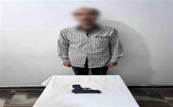 "الداخلية": كشف ملابسات قيام شخص بفرض إتاوات على المواطنين والاستعراض بحمل سلاح ناري بالغربية