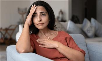 لو بتمري بفترة صعبة.. 6 سلوكيات تزيد من أحزانك احذريها