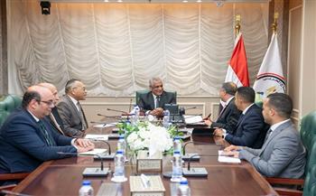 وزير الدولة للإنتاج الحربي يبحث مع "تاليس" توطين تكنولوجيا صناعة مكونات أجهزة الاتصالات 
