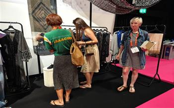 قومي المرأة يشارك بجناح مميز في معرض Source Fashion London للترويج لفن التلي المصري