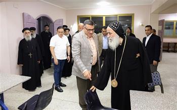 محافظ قنا يزور الأنبا بيمن مطران نقادة وقوص للاطمئنان على صحته ويبحثان جهود التنمية والتطوير