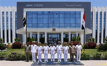 قائد القوات البحرية يلتقى رئيس هيئة الأركان البحرية الباكستانية