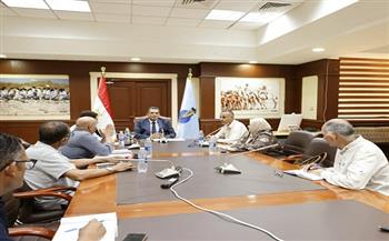 محافظ البحر الأحمر يستعرض معوقات العمل بوادي دارا ويوجه بسرعة إيجاد الحلول