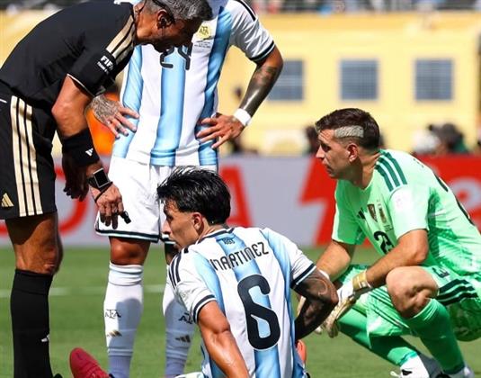 كأس العالم 2026.. إصابة ليساندرو مارتينيز أمام إسبانيا وتغيير اضطراري