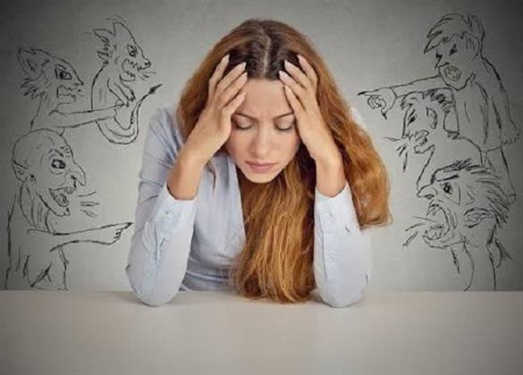 8 أفكار سلبية قد تسرق سنوات من عمرك دون شعورك