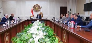 وزير العمل يلتقي رابطة أصحاب مصانع النسيج والملابس بالمحلة الكبرى