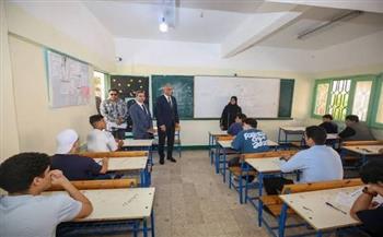 طلاب الثانوية العامة بمحافظات الجمهورية يؤدون امتحاني الكيمياء والجغرافيا