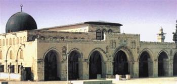 مستوطنون يقتحمون باحات المسجد الأقصى