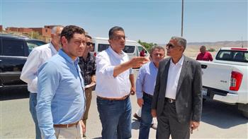محافظ البحر الأحمر يتفقد مناطق العشوائيات بالقصير تمهيدًا لتسكين المستحقين   