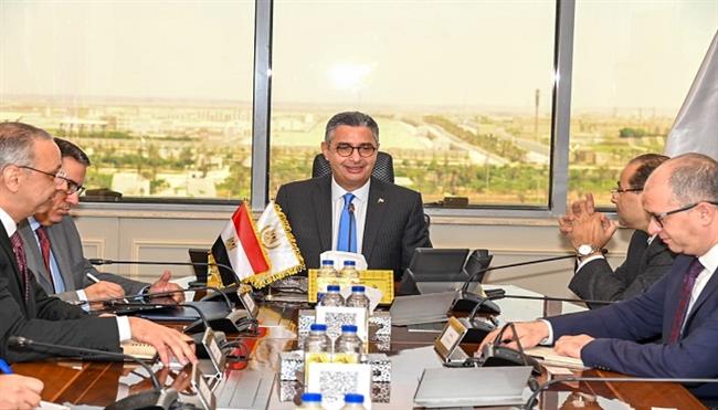 من الكارت الموحد إلى "كاري أون".. "التموين" توسع التعاون مع المصرية للاتصالات للتحول الرقمي  