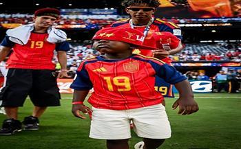 كأس العالم 2026.. شقيق لامين يامال يخطف الانظار خلال الاحتفال بالمونديال| صور