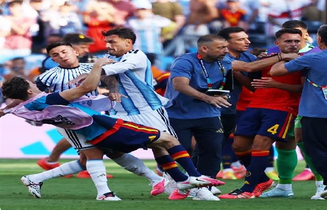 كأس العالم 2026.. سلوك الأرجنتين عقب نهائي المونديال يثير غضبًا عالميًا | فيديو