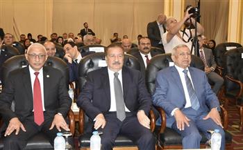 محافظا بورسعيد وشمال سيناء ورئيس الأكاديمية البحرية يشهدون ورشة عمل ومعرض الشركات حول دور النقل واللوجستيات