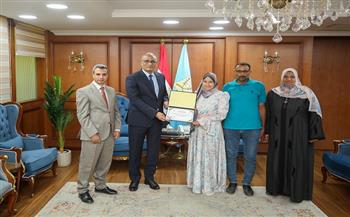 محافظ كفرالشيخ يكرم أوائل الإعدادية ويهنئ لاعب نادي مطوبس لفوزه ببرونزية الجمهورية في التايكوندو