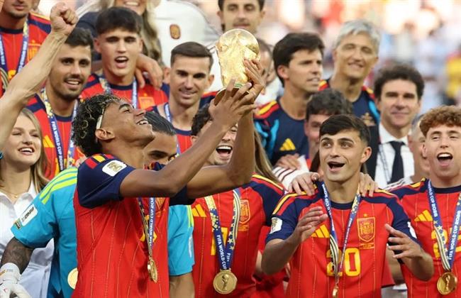 كأس العالم 2026.. مليون شخص يحتفلون بأبطال العالم بساحة سيبيليس في مدريد  
