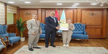  محافظ كفرالشيخ يكرم الطلاب الفائزين في مسابقات الصحافة والإعلام 