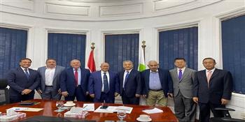 رئيس القابضة لمياه الشرب يبحث التعاون مع شين شينغ الصينية