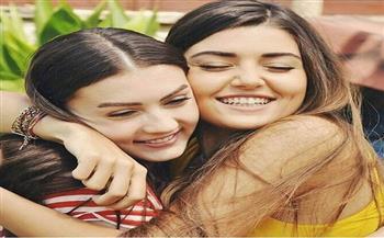 بين المجاملة والصدق.. عبارات تكشف الصديقة المخلصة