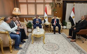 رئيس جامعة قنا يبحث مع وفد هيئة تعليم الكبار تعزيز التعاون والتوسع في برامج محو الأمية