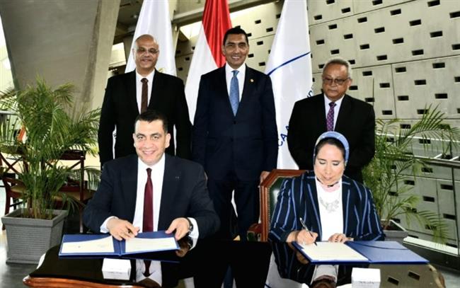 وزير الشباب يوقع بروتوكول تعاون مع مكتبة الإسكندرية بحضور المحافظ  