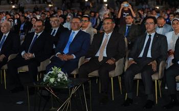 محافظ القليوبية ورئيس مجلس أمناء جامعة بنها الأهلية يشهدان احتفالية تخريج أول دفعة من طلاب الجامعة
