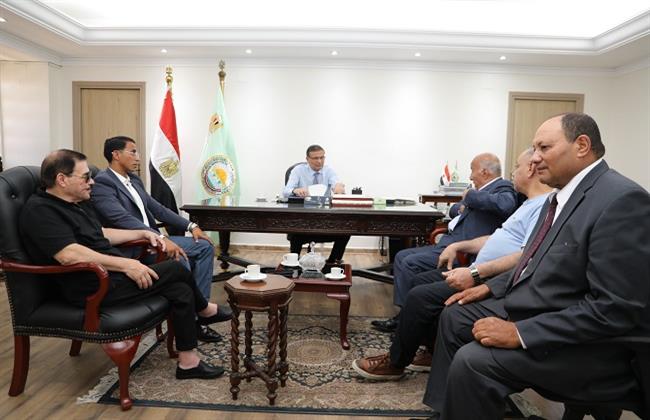 وزير الزراعة يبحث مع رئيس اتحاد منتجي الدواجن آليات تطوير الصناعة ودعم المربين