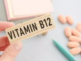 أعراض نقص فيتامين ب12 وتأثيره على صحة الأعصاب