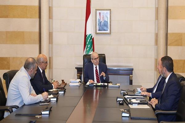 نواف سلام يبحث آليات عودة أهالي الجنوب ويؤكد: الدولة معهم في كل مراحل التعافي