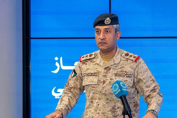 الدفاع الكويتية: تعرض منفذ العبدلي الحدودي لاستهداف متكرر بمسيرات معادية مساء اليوم ووقوع أضرار مادية 