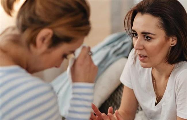  إفشاء أسرارك العاطفية وراء مشاكلك.. خبراء العلاقات الأسرية يحذرون