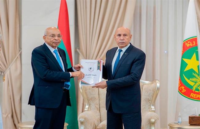 رئيس موريتانيا يتسلم وثيقة الحوار الوطني إيذانًا ببدء مرحلة جديدة من مسار التوافق