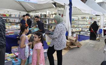 إقبال جماهيري كبير على معرض بورسعيد للكتاب.. وزوار يتسابقون لاقتناء الكتب وحضور الفعاليات